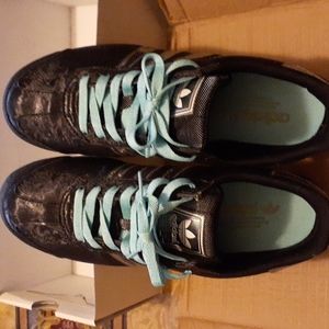 Women Adidas Somoa shoes